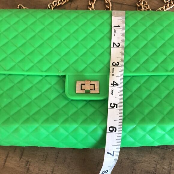 Up cycled ♻️ Neon Green Quilt Look 👀 Purse Gold front clasp reused plastic♻️ - Picture 16 of 17